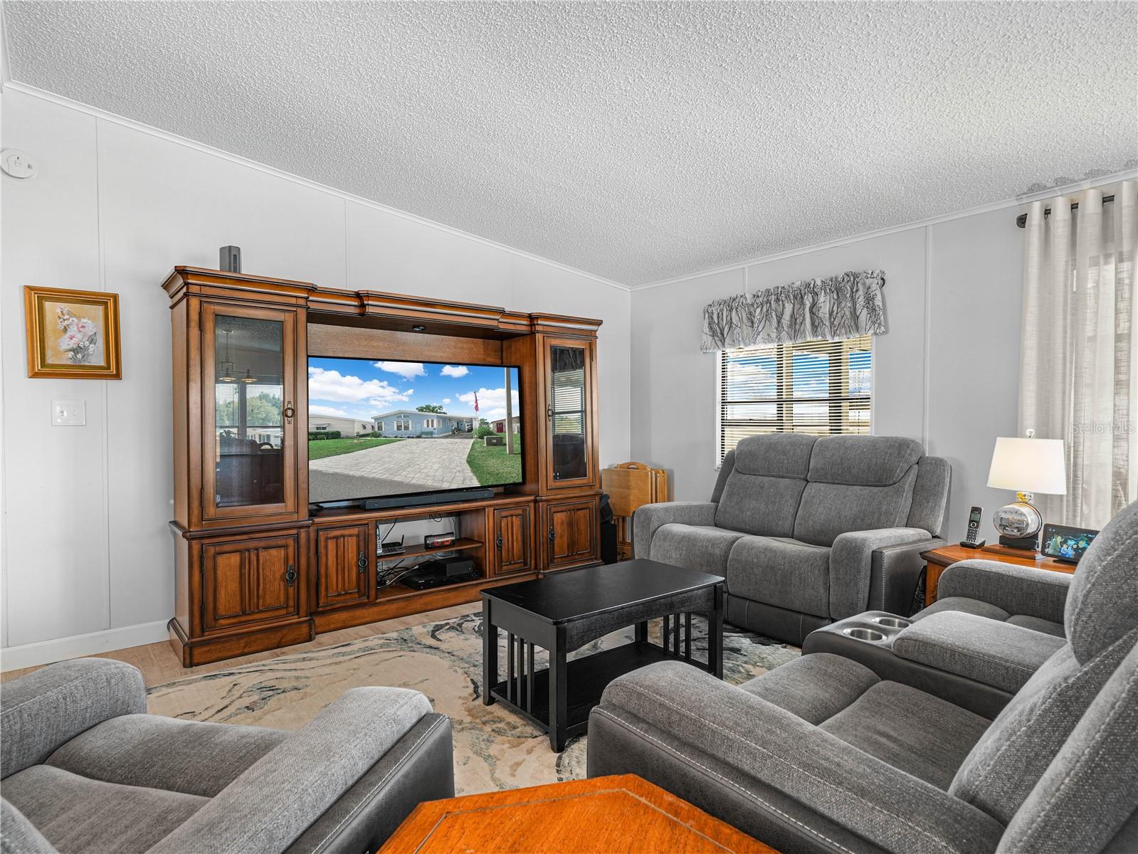 FOXWOOD LAKE ESTATES - Residential