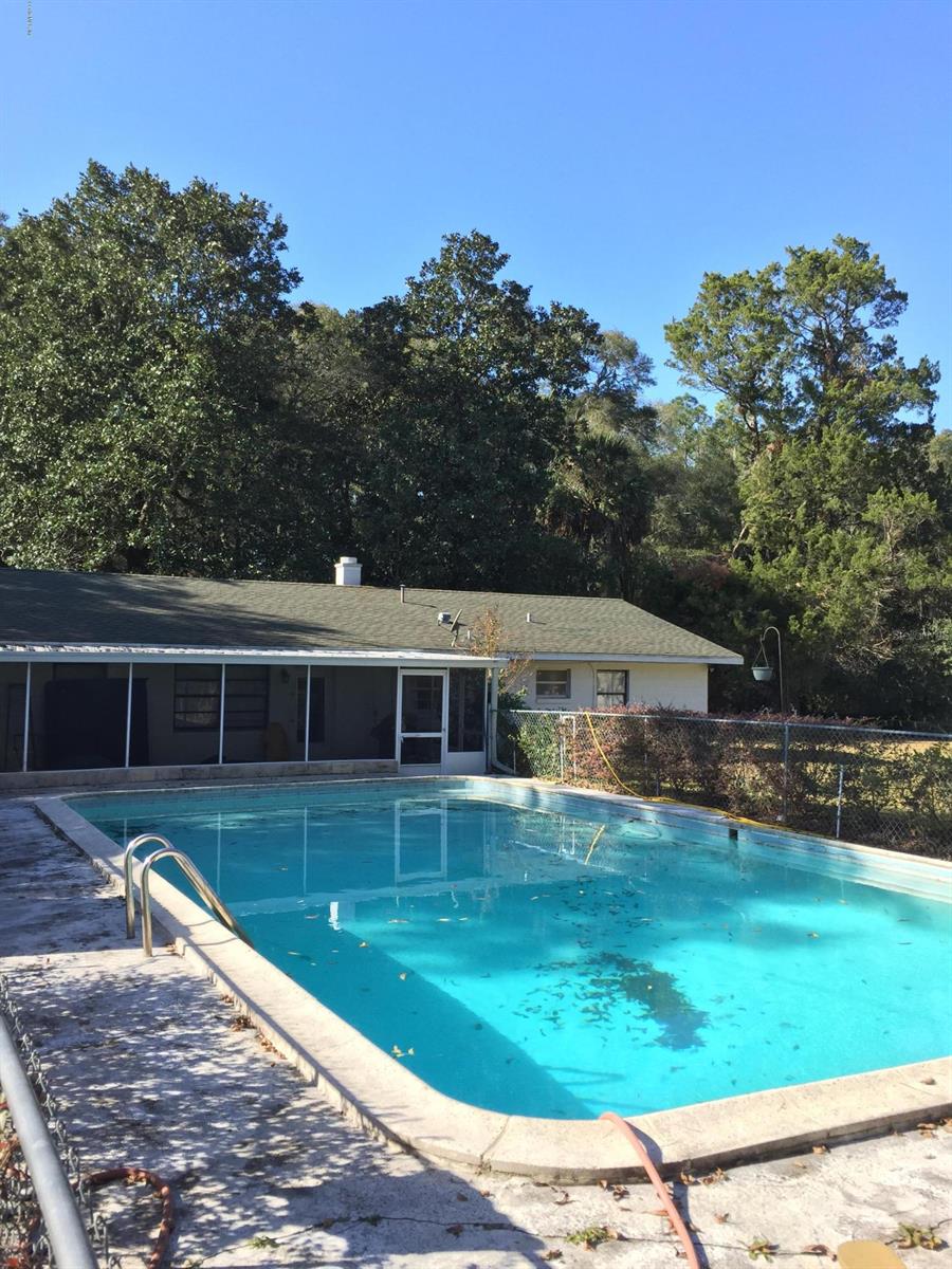 7237 NE 33rd COURT