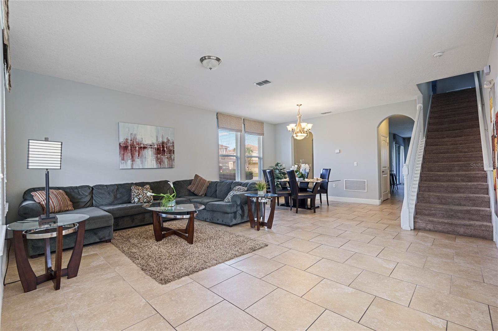 4204 OAKVIEW DRIVE