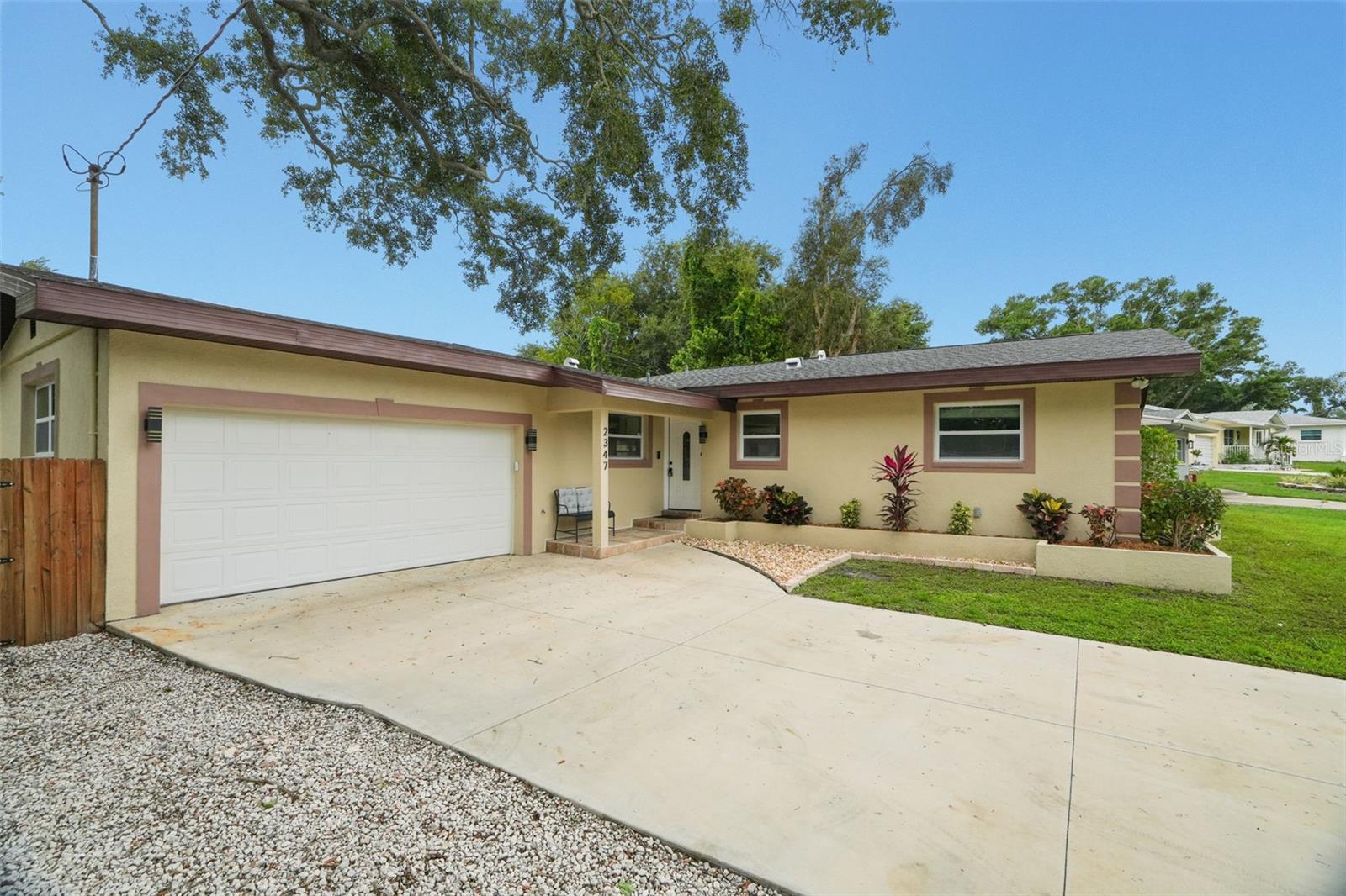 2347 DORA DRIVE