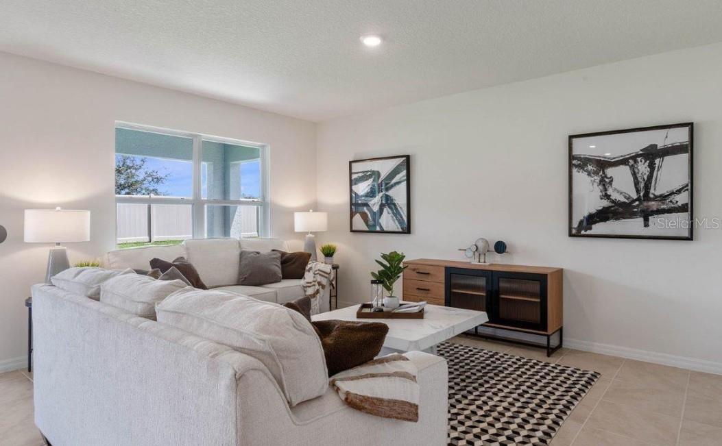 1827 SILVERBELL LOOP