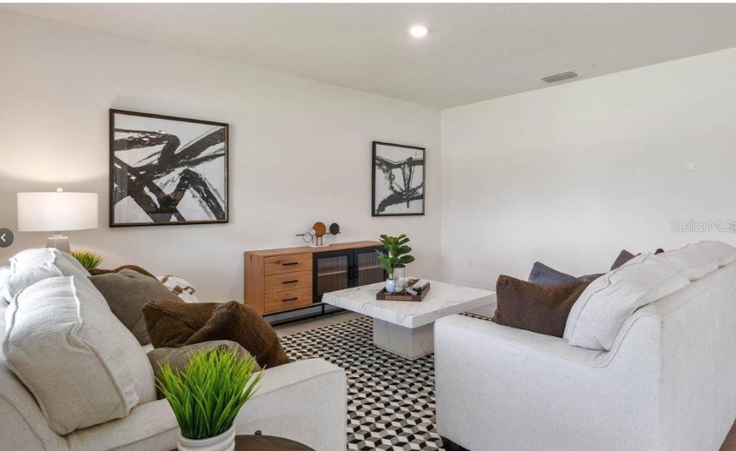 1827 SILVERBELL LOOP