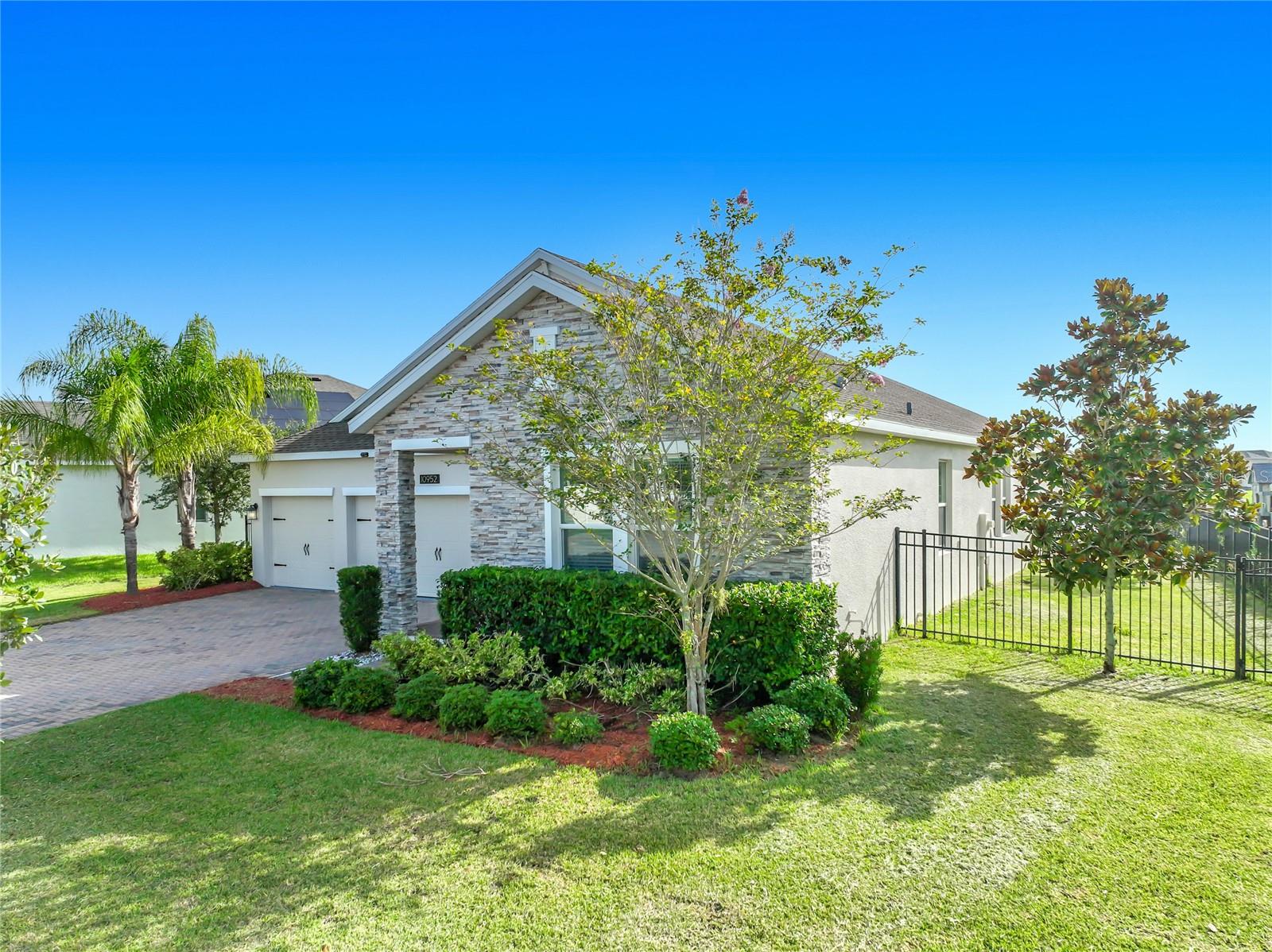 10952 LONGLEAF WOODS DRIVE