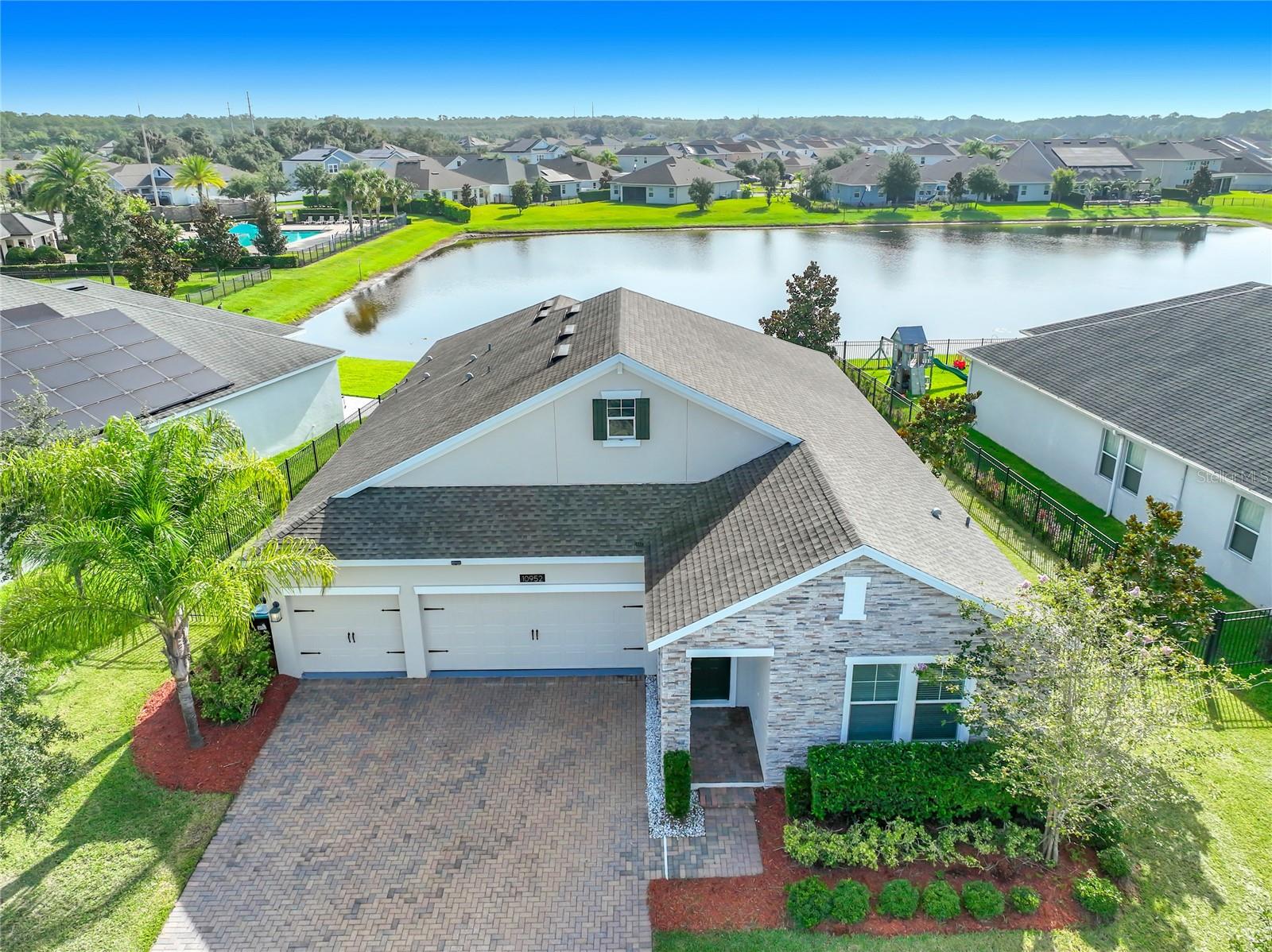 10952 LONGLEAF WOODS DRIVE
