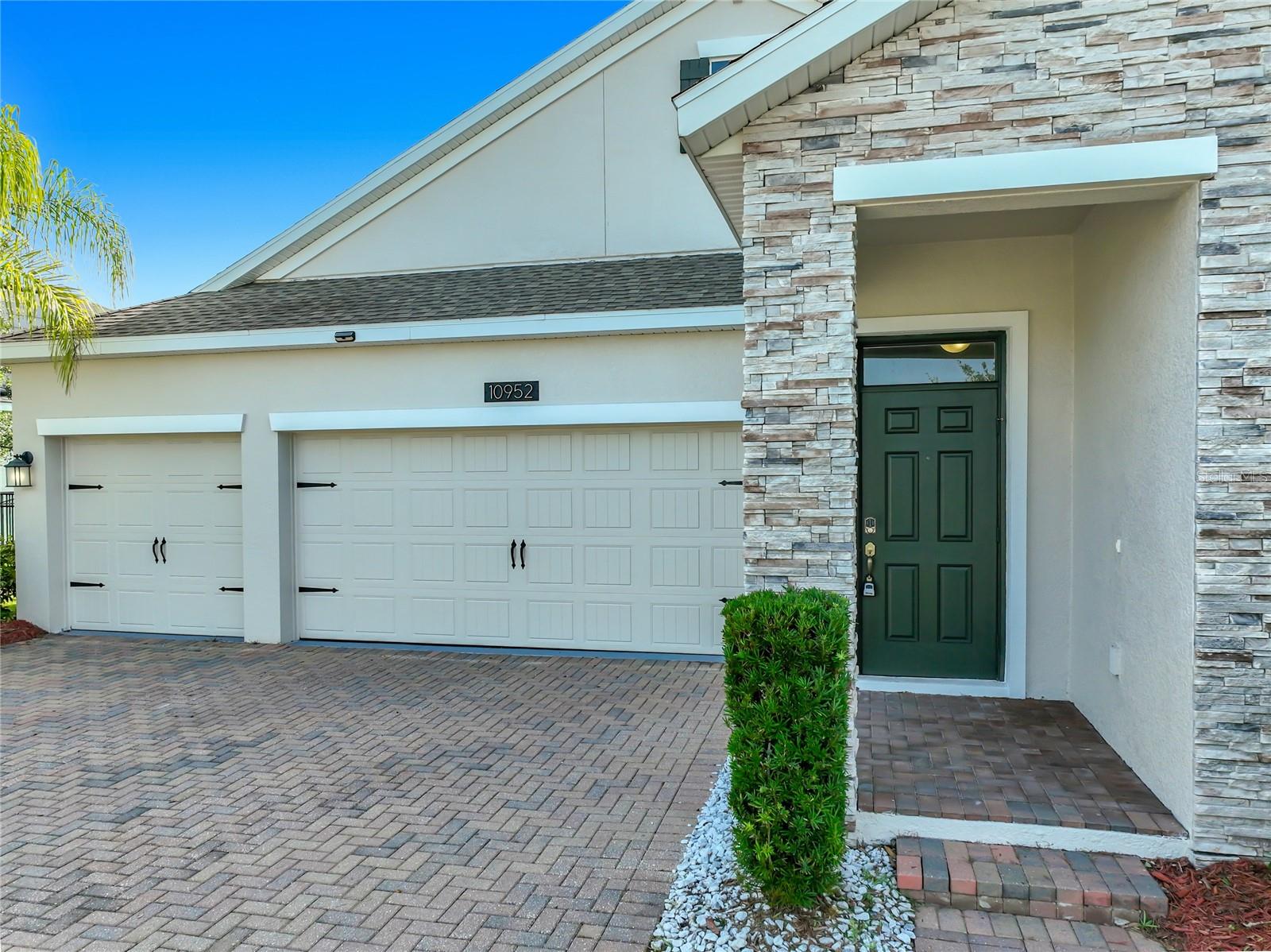 10952 LONGLEAF WOODS DRIVE