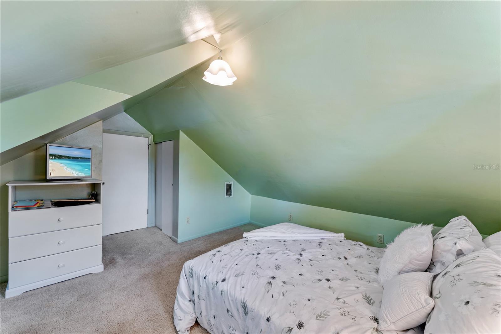 COLLEGE PLACE - Residential