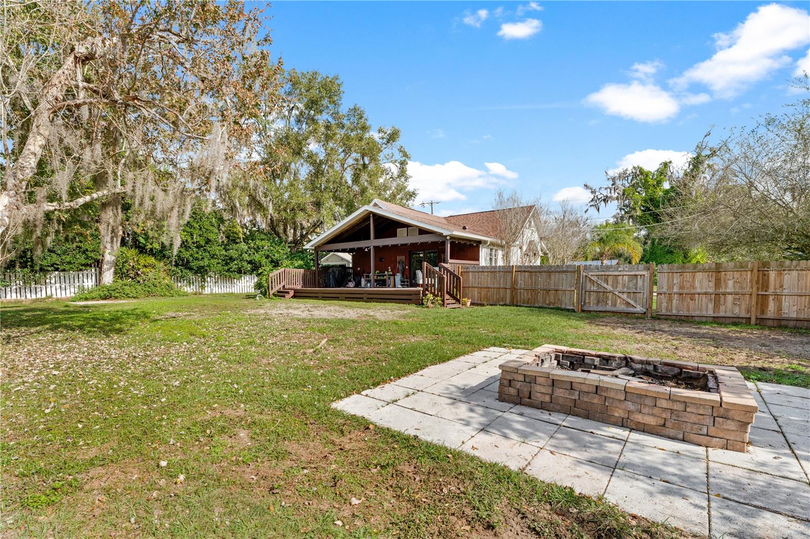 COLLEGE PLACE - Residential