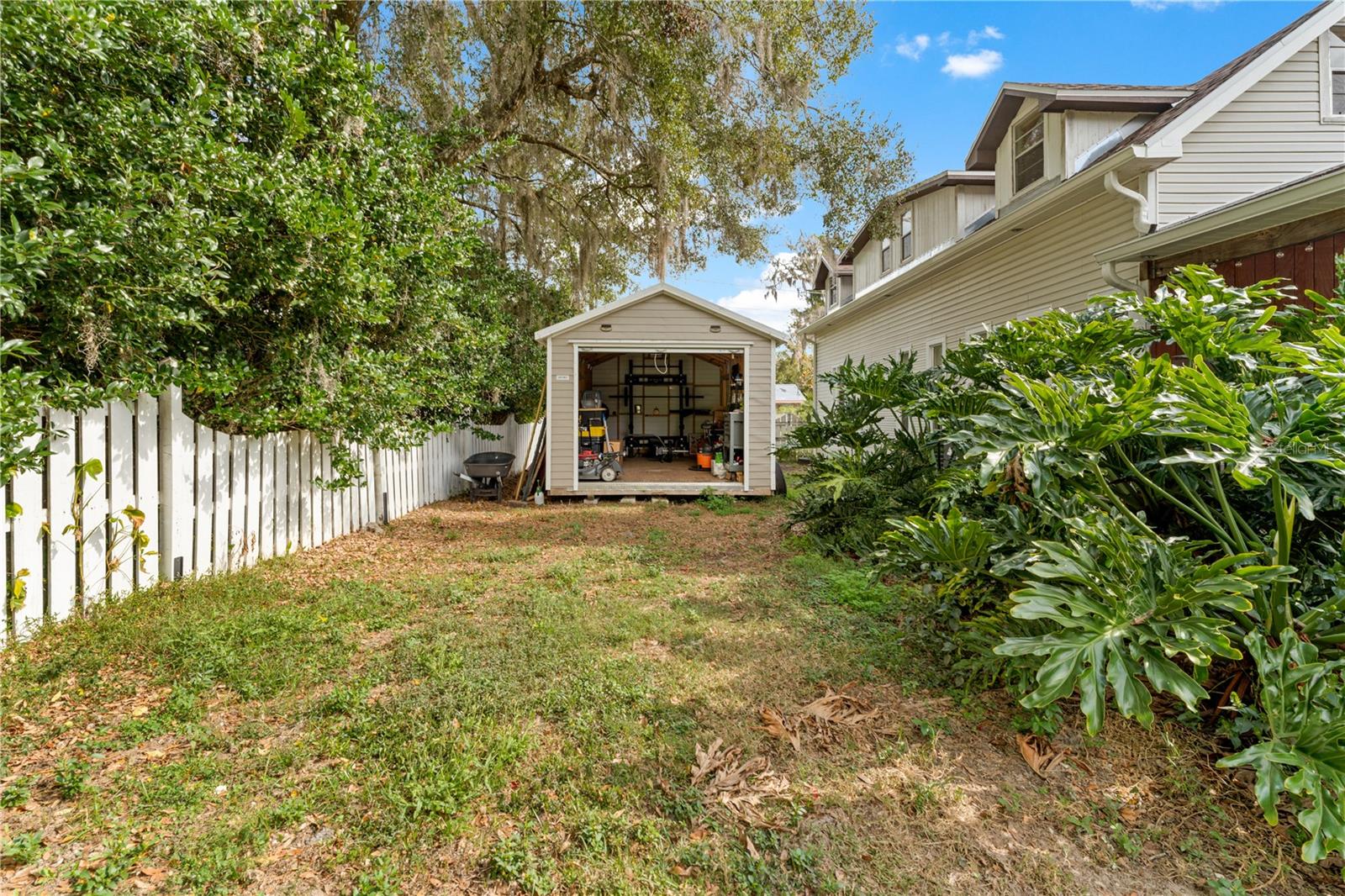 COLLEGE PLACE - Residential