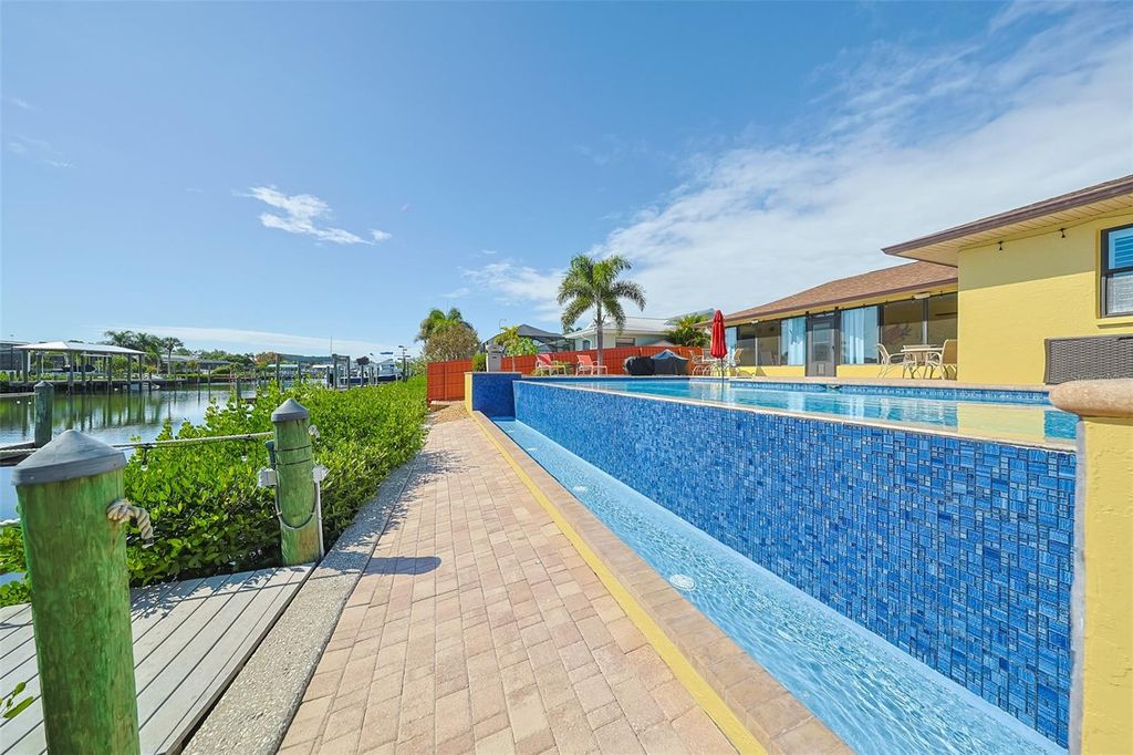 Photo of 914 Chipaway Drive, Apollo Beach, FL 33572 (MLS # TB8448642)