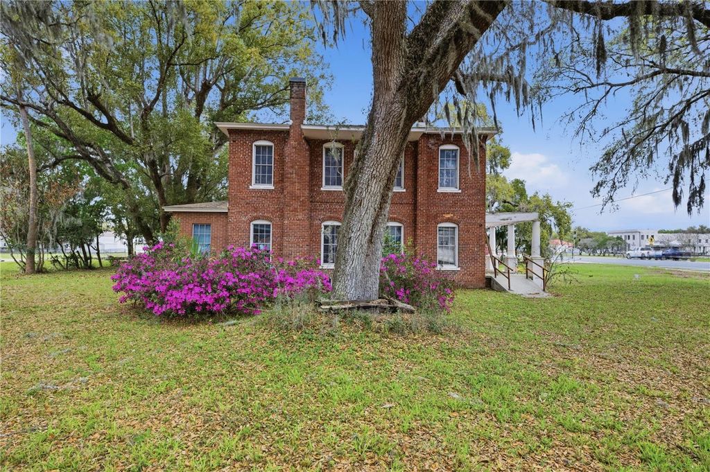 Photo of 120 N Main Street, Bushnell, FL 33513 (MLS # OM720804)