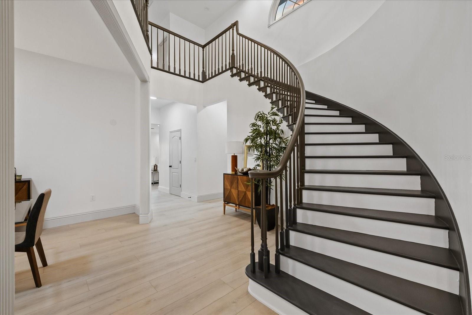 6121 BAYSIDE DRIVE