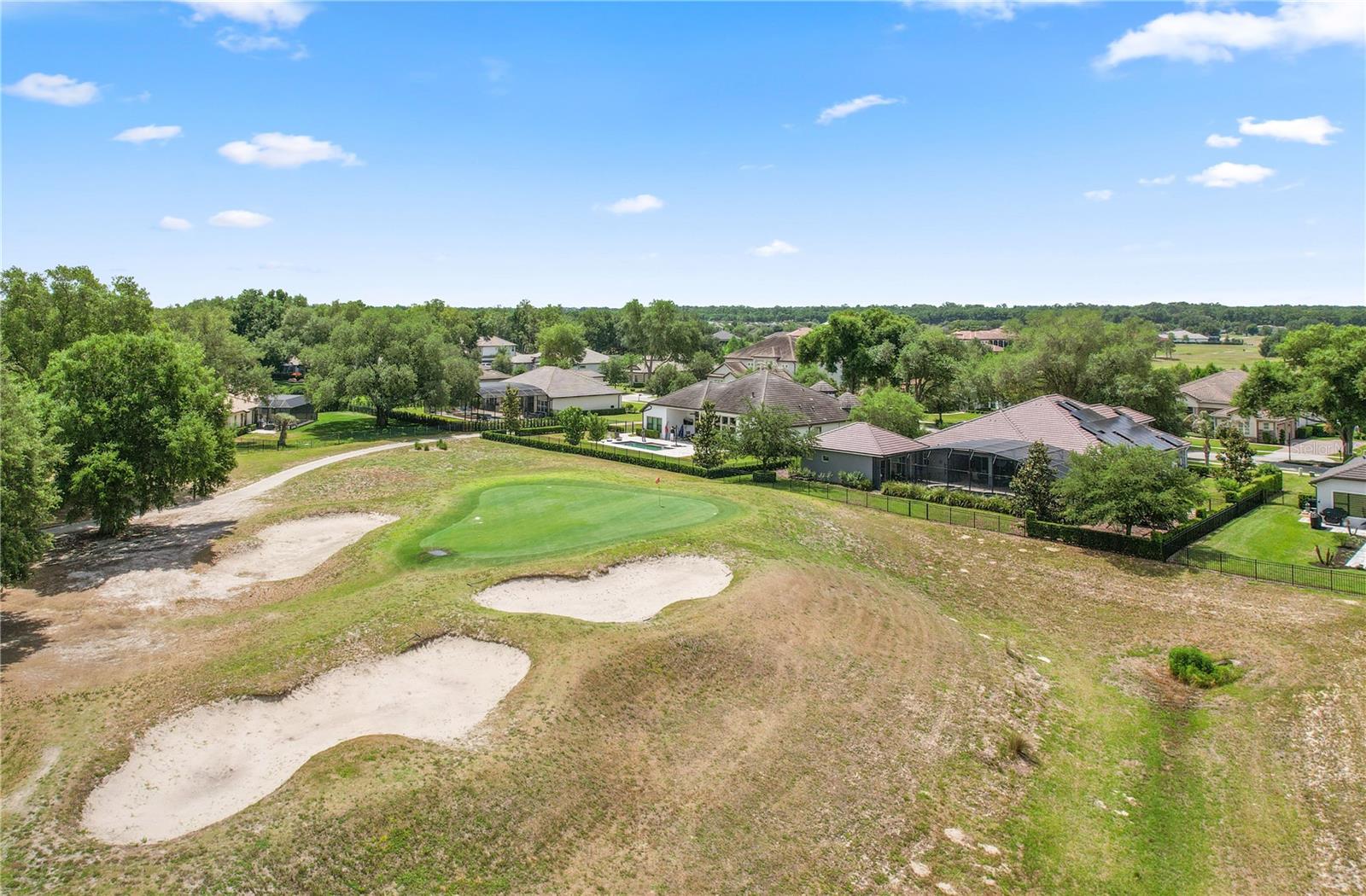 HEATHROW COUNTRY ESTATE - Residential