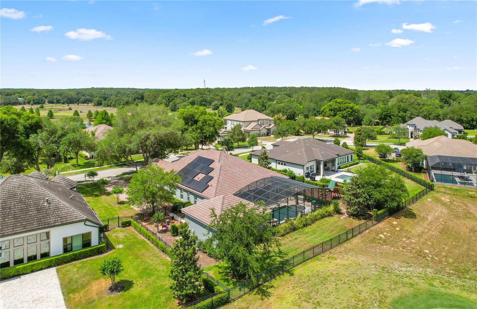 HEATHROW COUNTRY ESTATE - Residential