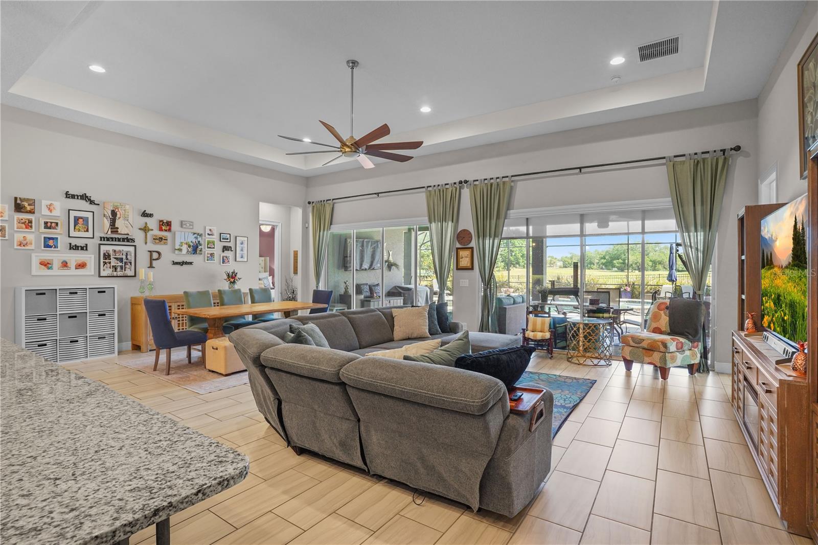 HEATHROW COUNTRY ESTATE - Residential