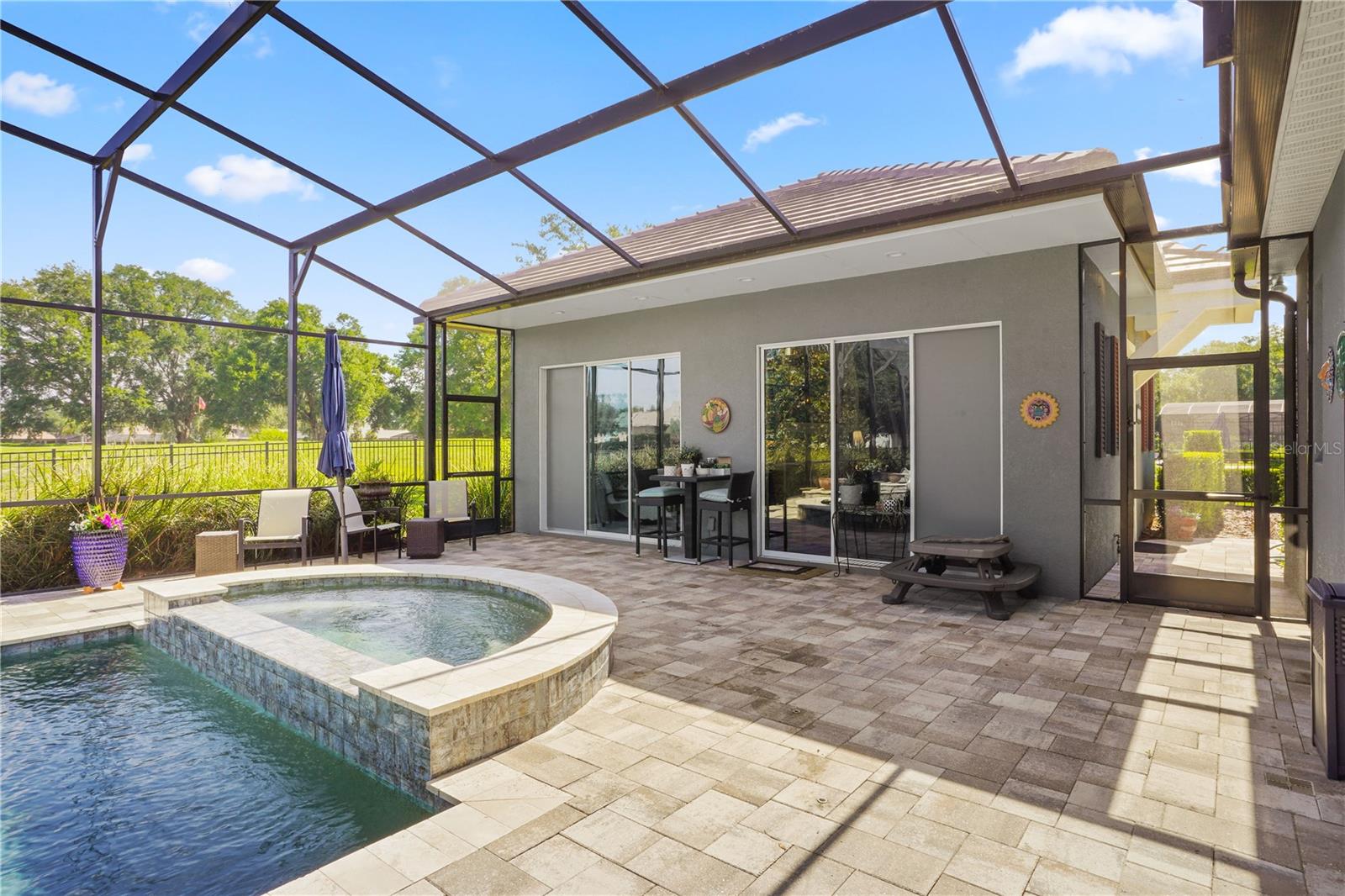 HEATHROW COUNTRY ESTATE - Residential