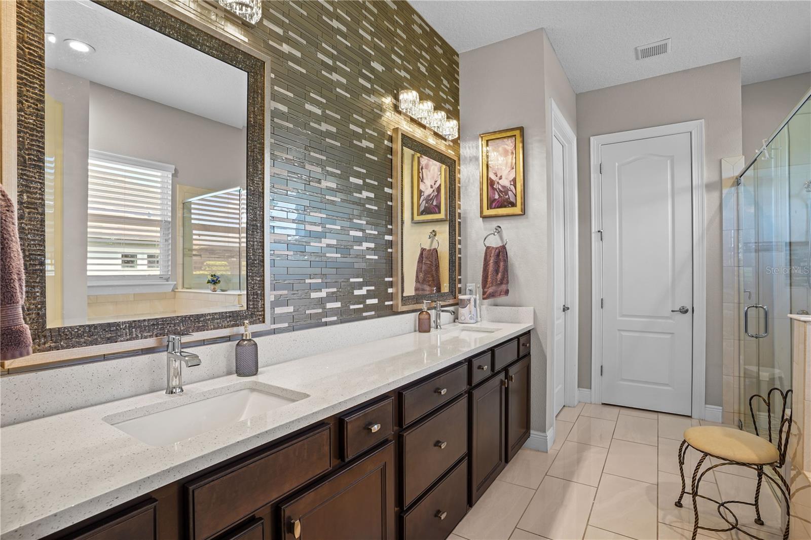 HEATHROW COUNTRY ESTATE - Residential