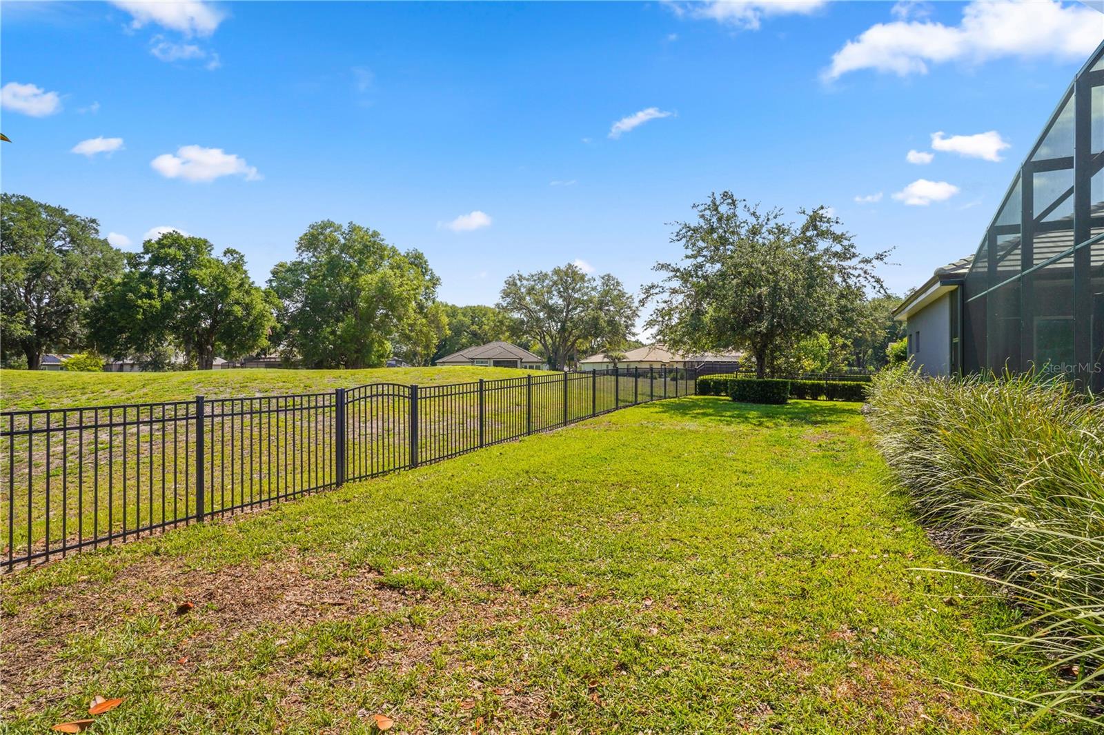 HEATHROW COUNTRY ESTATE - Residential