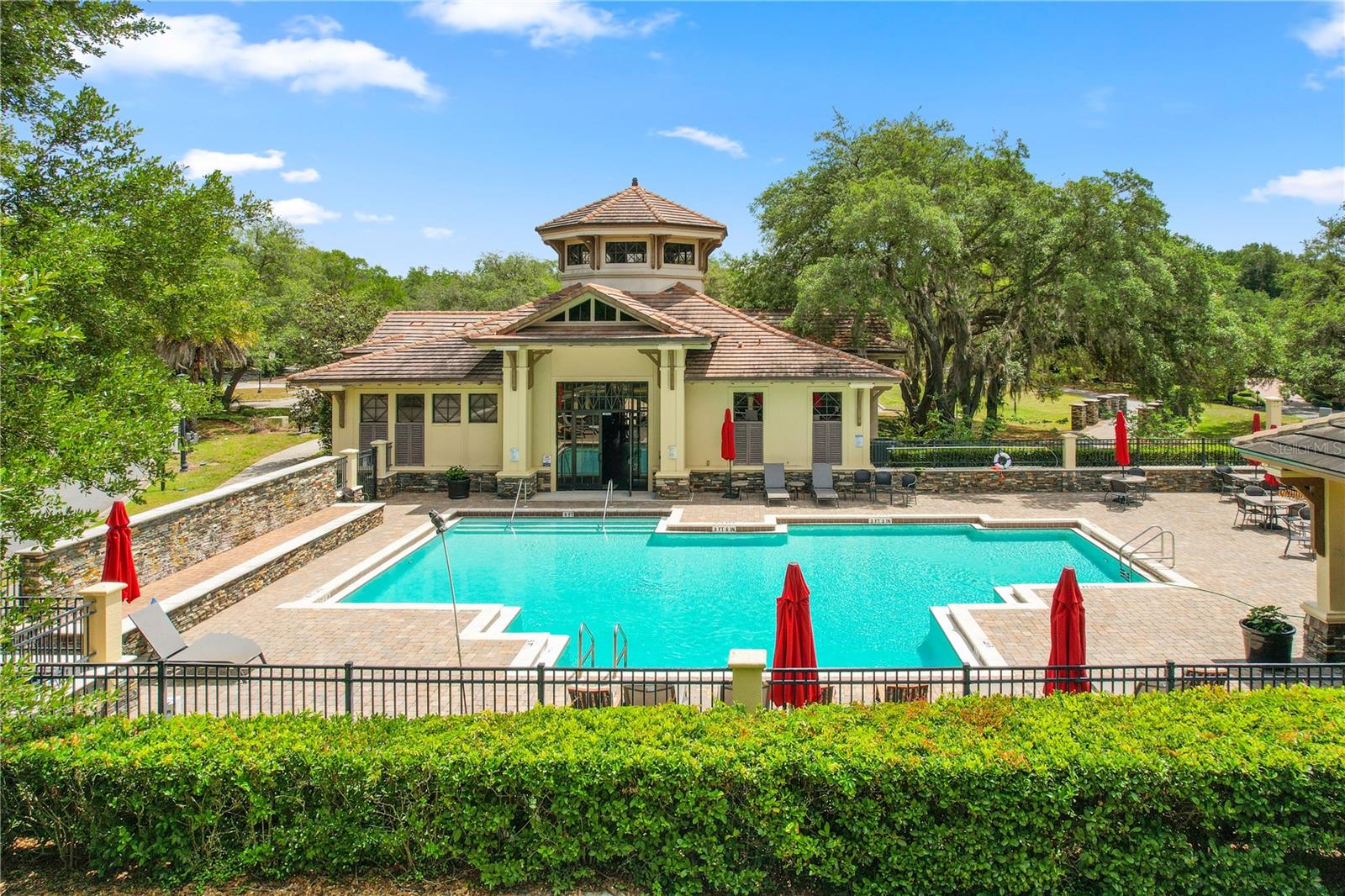 HEATHROW COUNTRY ESTATE - Residential