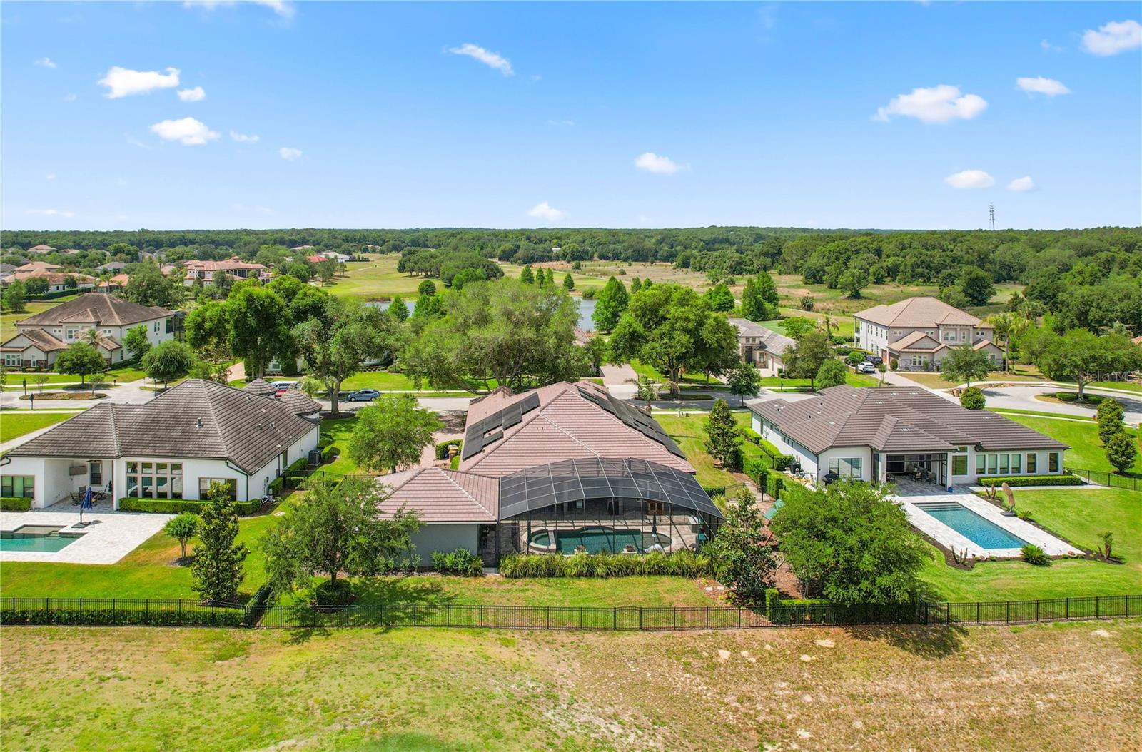 HEATHROW COUNTRY ESTATE - Residential