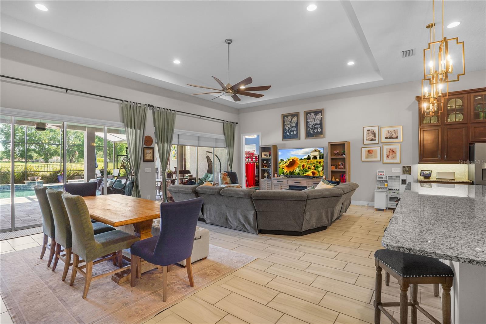 HEATHROW COUNTRY ESTATE - Residential