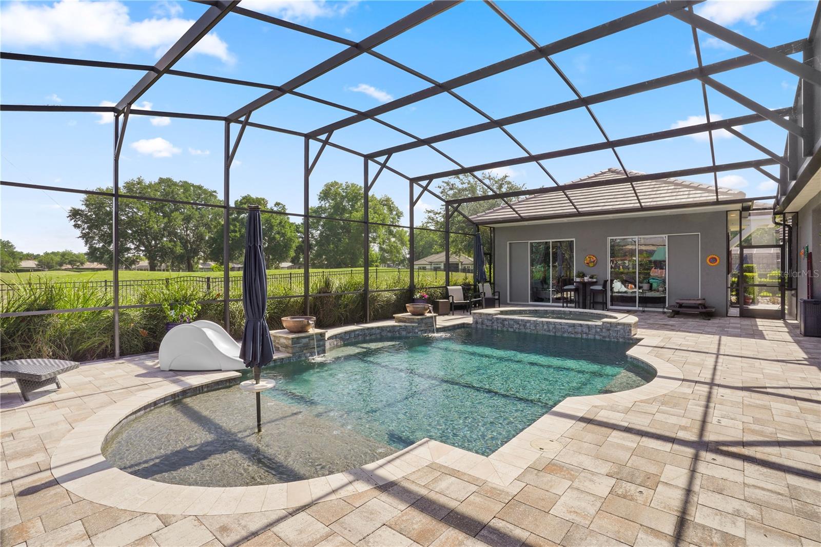 HEATHROW COUNTRY ESTATE - Residential