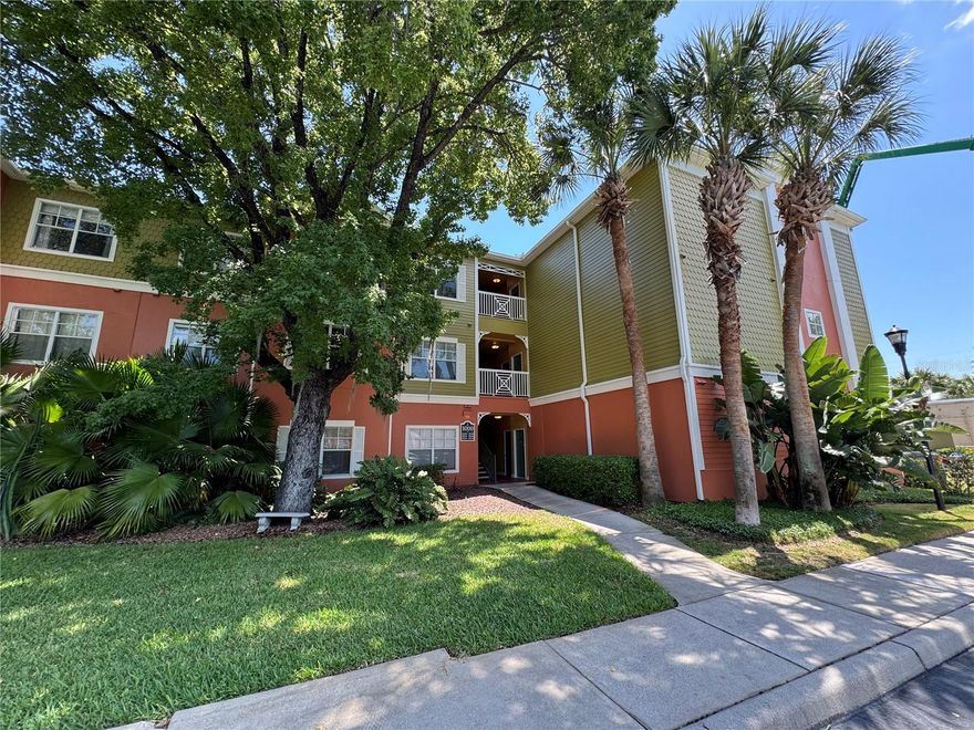 ATTENTION RENTERS: Check out this updated and large 2 Bedroom, 2 Full bathroom condo in the desirable Grand Key Condominiums in South Tampa. RENT PRICE IS AT $1850 FIRST 2 MONTHS AS A RENT CONCESSION, THEN GOES TO $1950 JANUARY 1 ON A LEASE. Located on the FIRST FLOOR this condo has NO CARPETING as the floors are luxury vinyl plank throughout the entire unit. The kitchen ahs a large island and walk in pantry. The BATHROOMS  are conveniently located next to each bedroom WASHER/DRYER ARE INCLUDED with this rental. Renter has use of all amenities including the luxury resort pool, Gym, indoor basketball court, playground. Close to all Restaurants, shopping, and easy commuting to work. TENANTS ARE RESPONSIBLE FOR WATER, ELECTRICITY, CABLE/INTERNET. PETS ALLOWED WITH A $250 NON-REFUNDABLE PET FEE PER PET. 12 Month lease required. SECURITY DEPOSIT is equal to one month's rent. There is also $400 HOA Refundable Security Deposit to the Grand Key Condominiums once a lease is signed. QUALIFICATIONS: Must have a credit score of 620 or higher, Gross income must exceed 2.5 times the monthly rent amount. All Background checks will be conducted including tenant history and income verification.