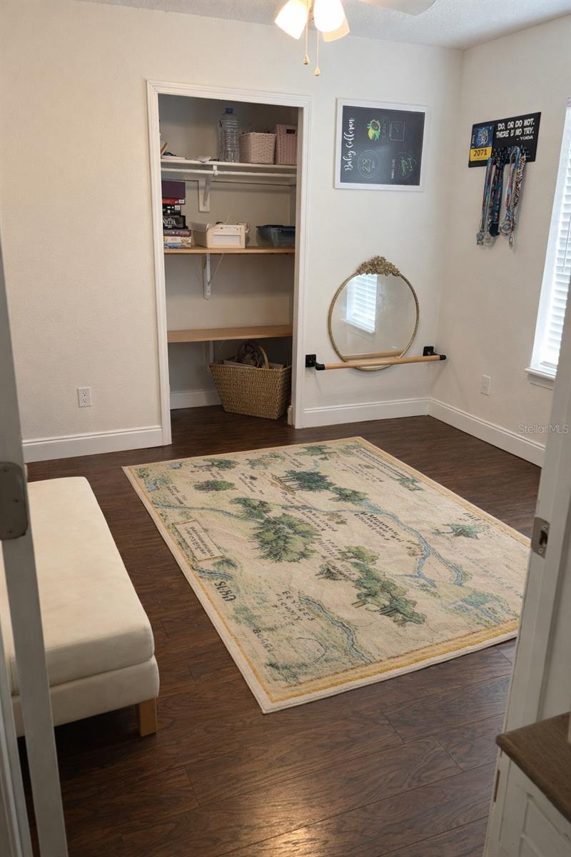 TWIN LAKES MANOR ADD 02 - Residential