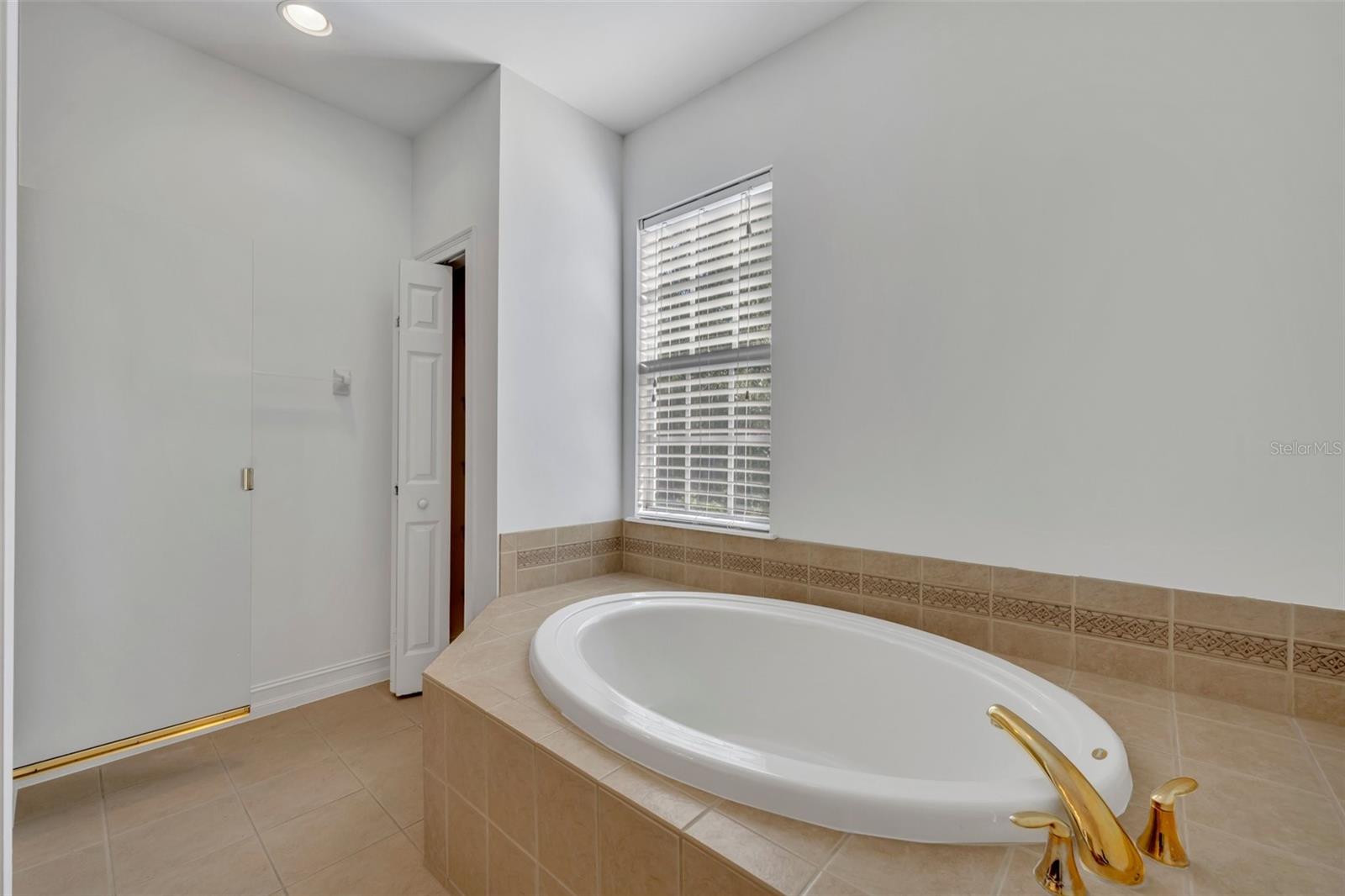 COUNTERPOINT ESTATES 14 - Residential Lease