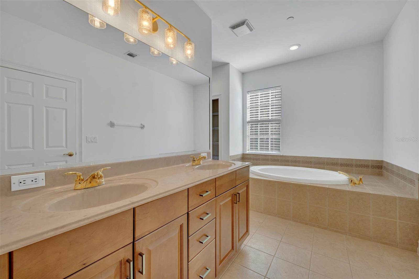 COUNTERPOINT ESTATES 14 - Residential Lease