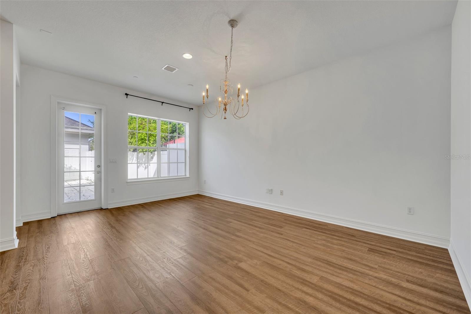 COUNTERPOINT ESTATES 14 - Residential Lease