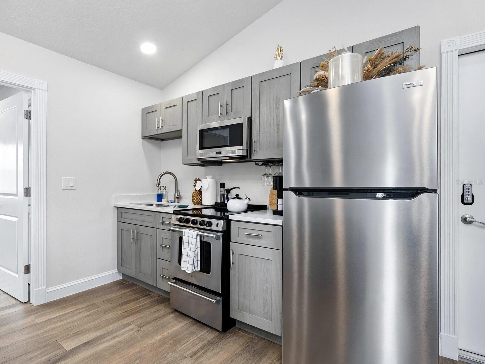 SARASOTA BEACH - Residential Income