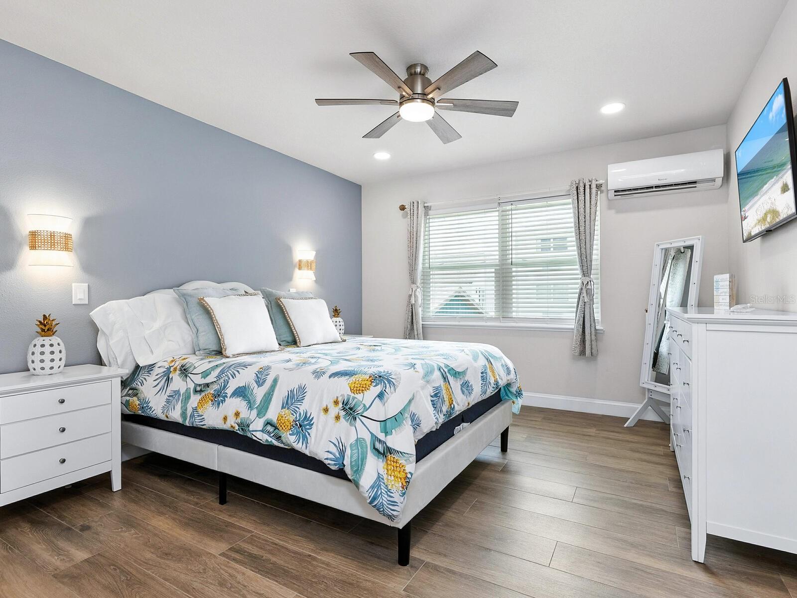 SARASOTA BEACH - Residential Income