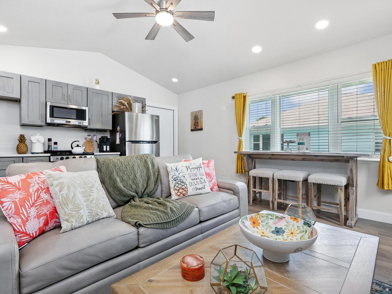 SARASOTA BEACH - Residential Income