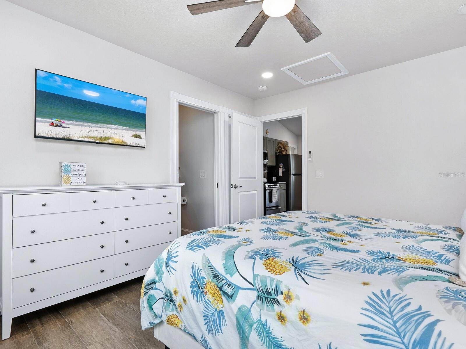 SARASOTA BEACH - Residential Income