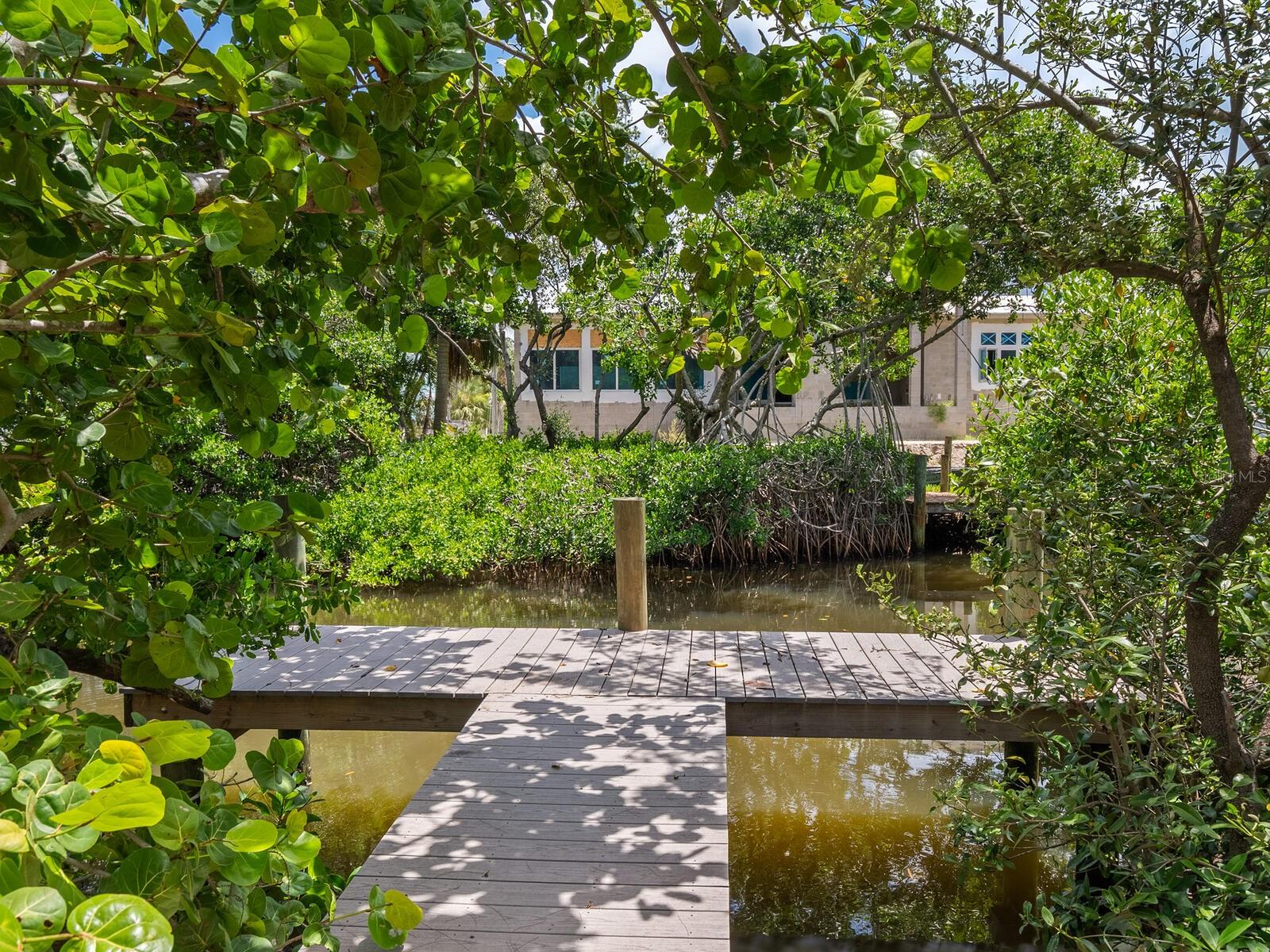 SARASOTA BEACH - Residential Income