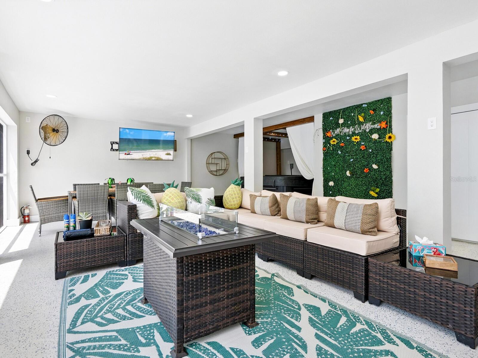 SARASOTA BEACH - Residential Income