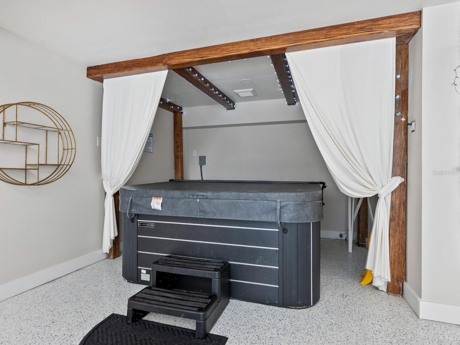 SARASOTA BEACH - Residential Income