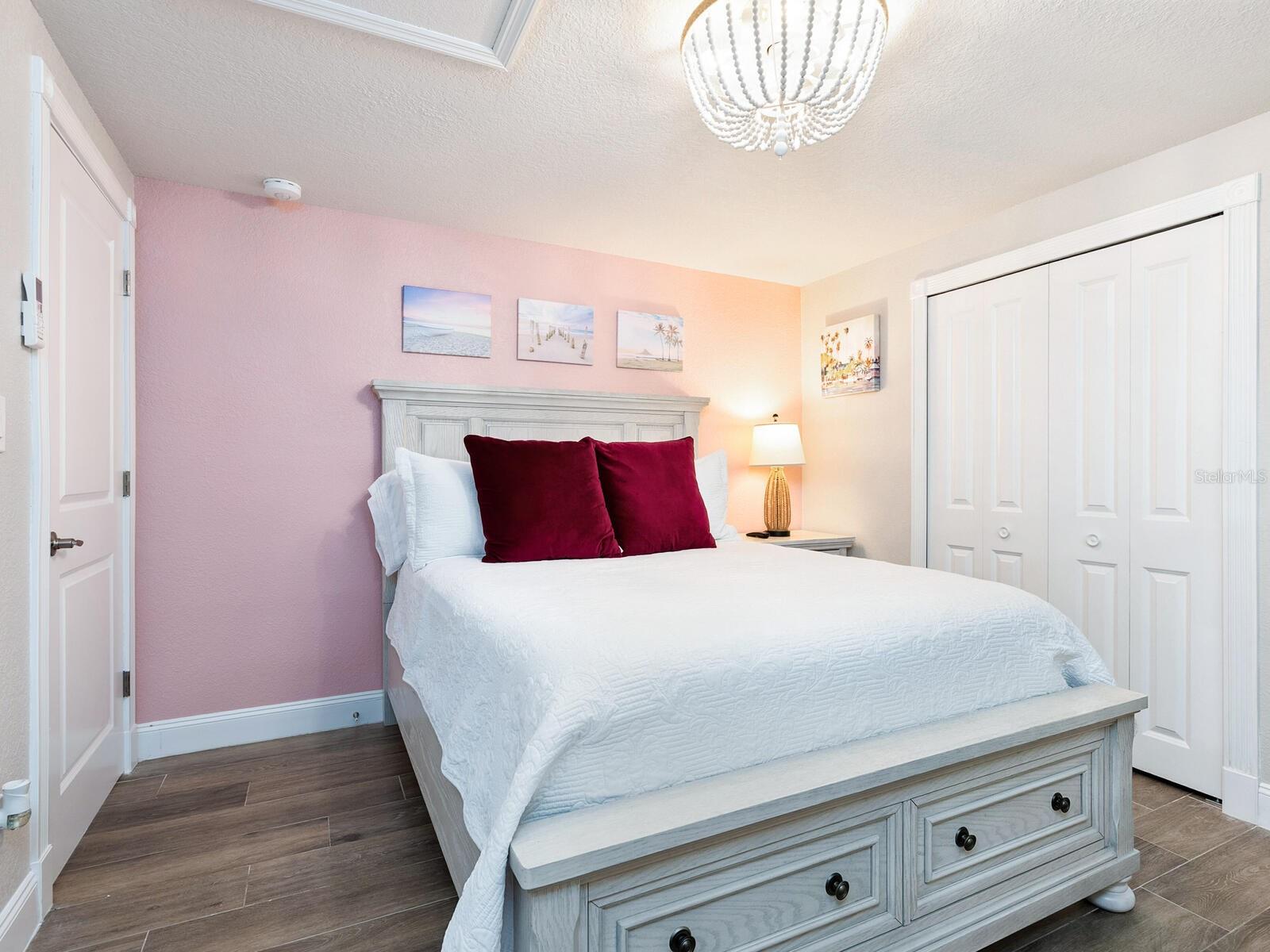 SARASOTA BEACH - Residential Income