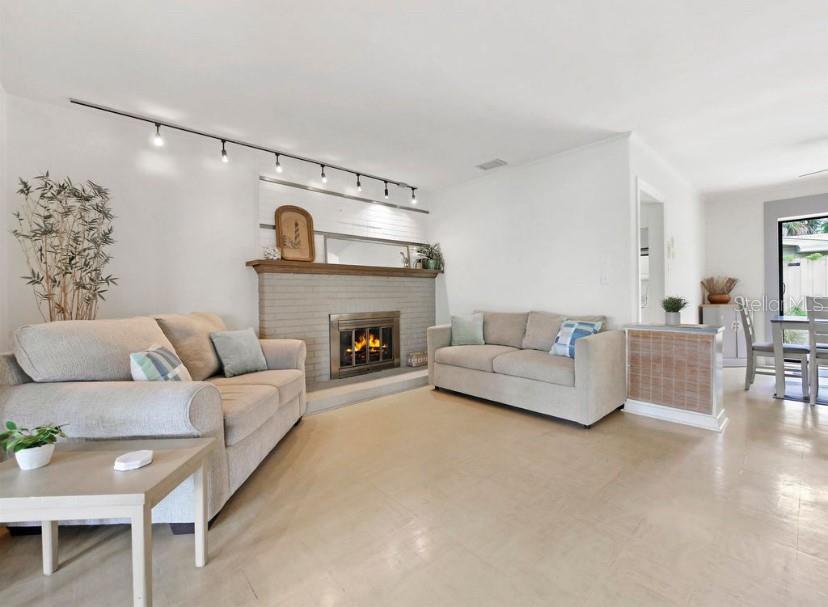 DAVIS SHORES - Residential