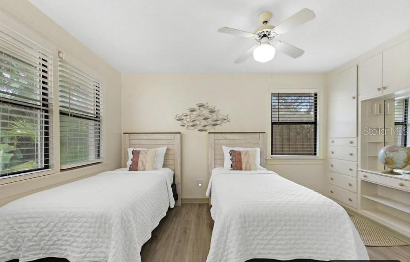 DAVIS SHORES - Residential