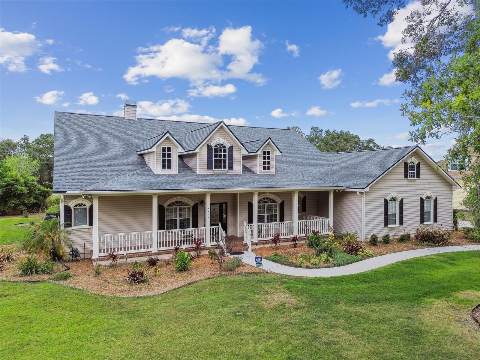 2202 COLEWOOD LANE