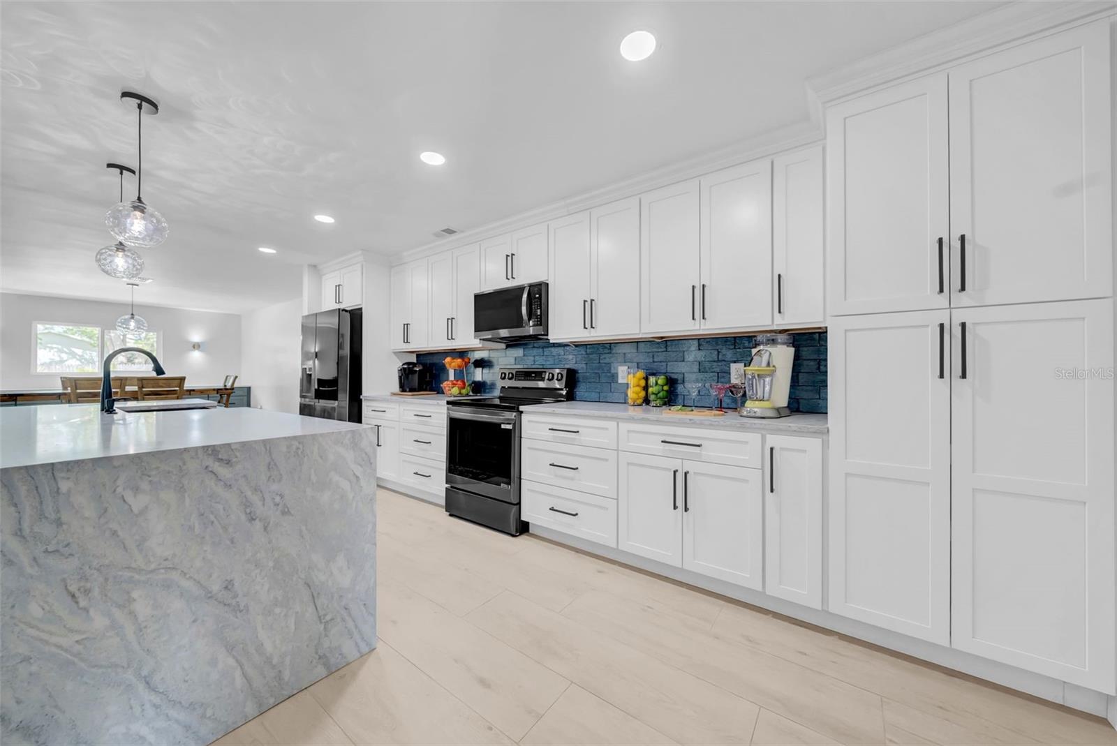 SUNSET HILLS 4TH ADD - Residential