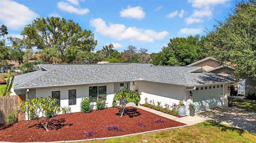 Photo of 1404 Oleander Drive, Tarpon Springs, FL 34689 (MLS # TB8435551)