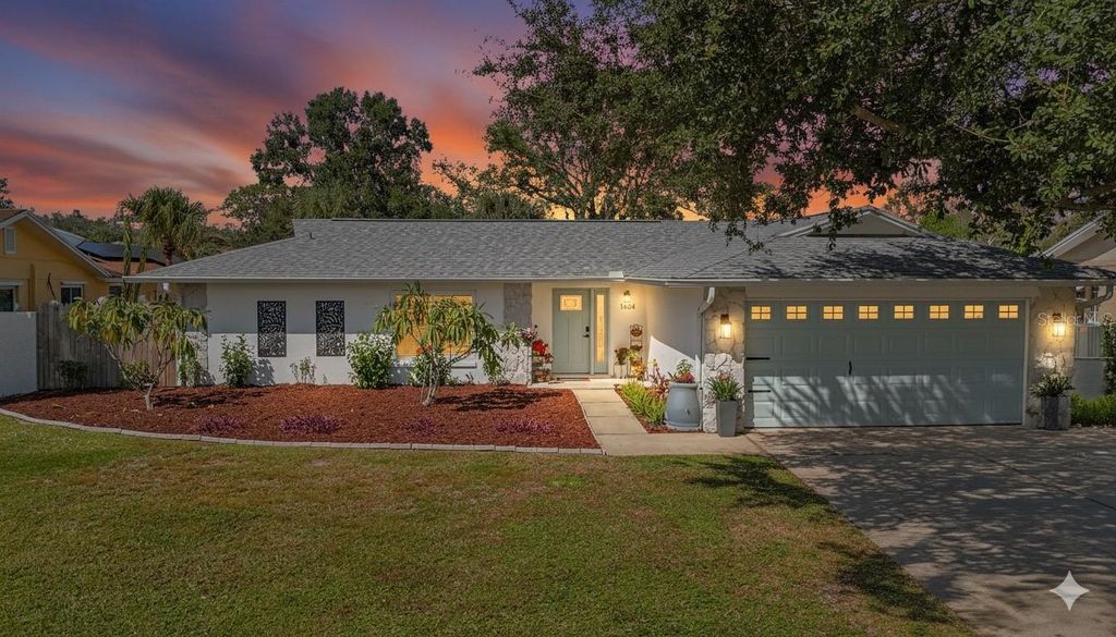 Photo of 1404 Oleander Drive, Tarpon Springs, FL 34689 (MLS # TB8435551)