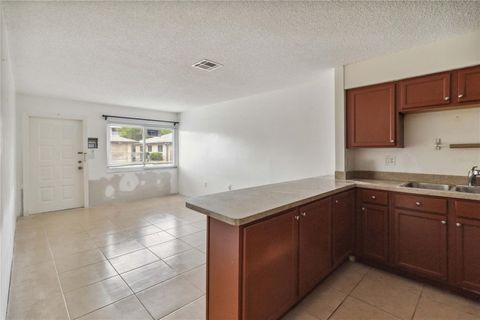 Condominium in PORT CHARLOTTE FL 21150 GERTRUDE AVENUE 8.jpg