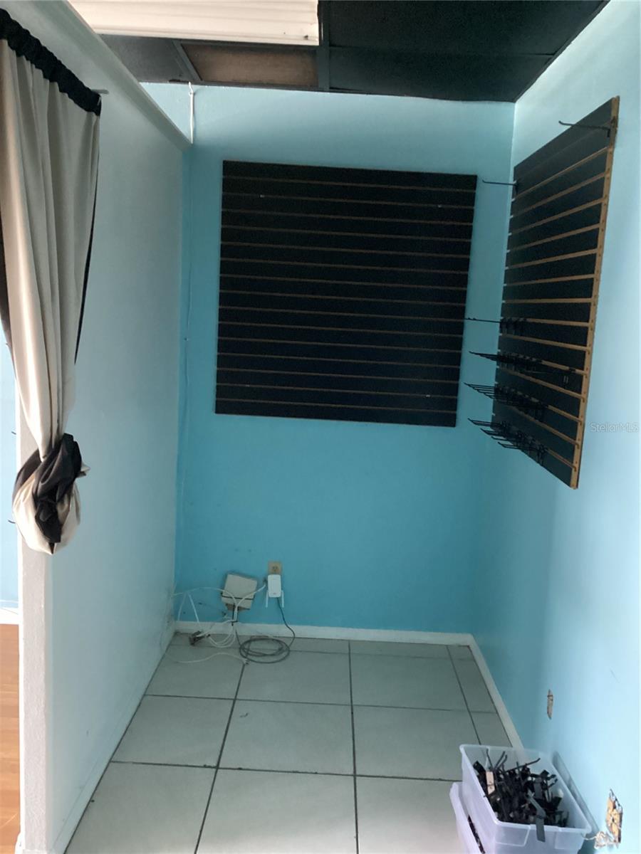 WOODHAVEN - Commercial Lease