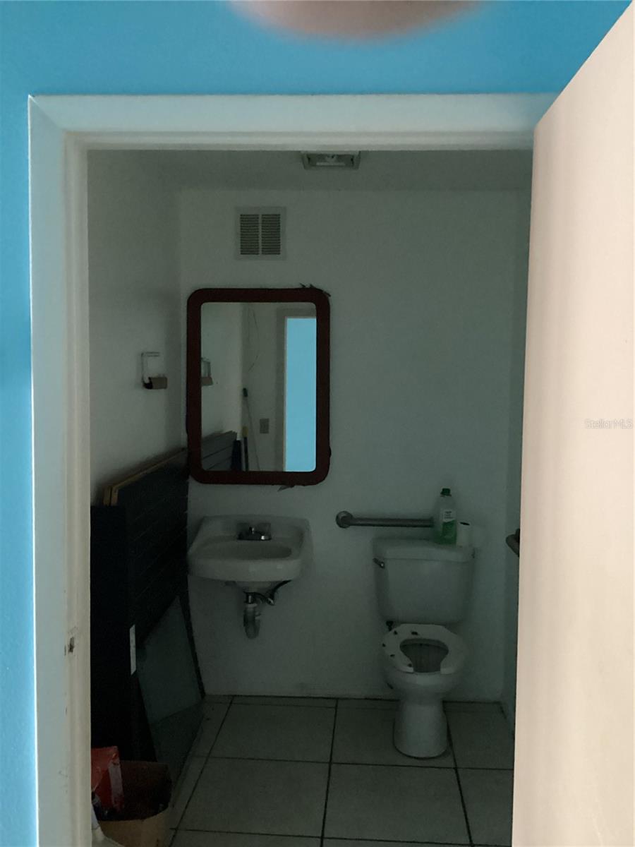 WOODHAVEN - Commercial Lease