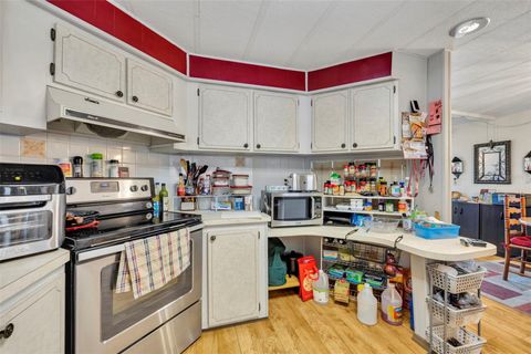 Tiny photo for 223 Paradise S, Leesburg, FL 34788 (MLS # G5109717)