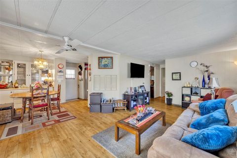 Tiny photo for 223 Paradise S, Leesburg, FL 34788 (MLS # G5109717)