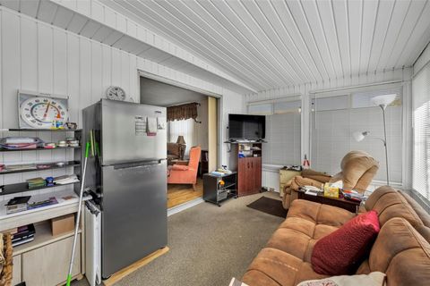 Tiny photo for 223 Paradise S, Leesburg, FL 34788 (MLS # G5109717)